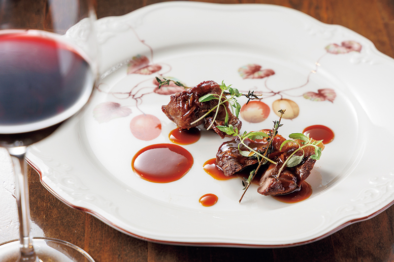 果実園からの恵みをおいしく、かんきつソースと一緒に。「アライグマのポワレ オレンジソース添え」