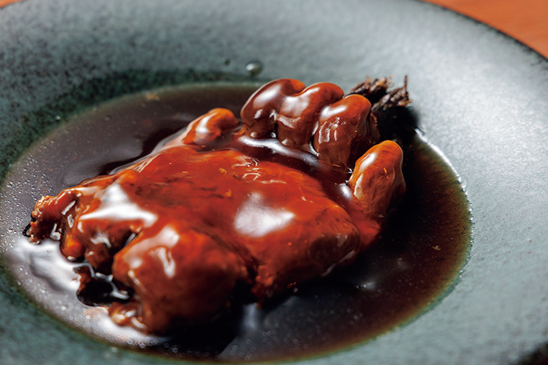 「熊の掌の煮込み」（1万8000円/1人前）