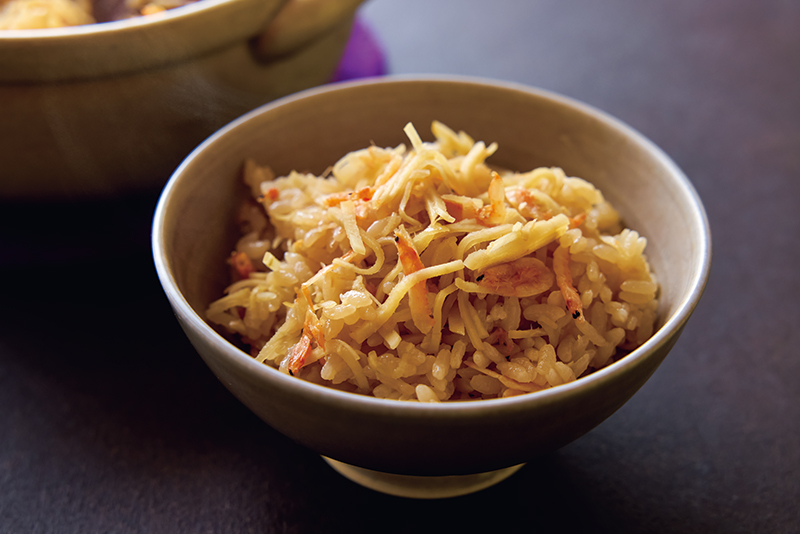 桜えびからだしが出るのでだし汁を使わなくても充分おいしい。同量の材料で、炊飯器で炊いてもOK