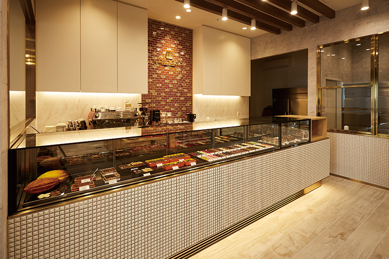 東京・浜松町の直営店「グランプラス浜離宮」やオンラインショップで購入可。バレンタインシーズンには、全国42か所のデパートの催事に出店