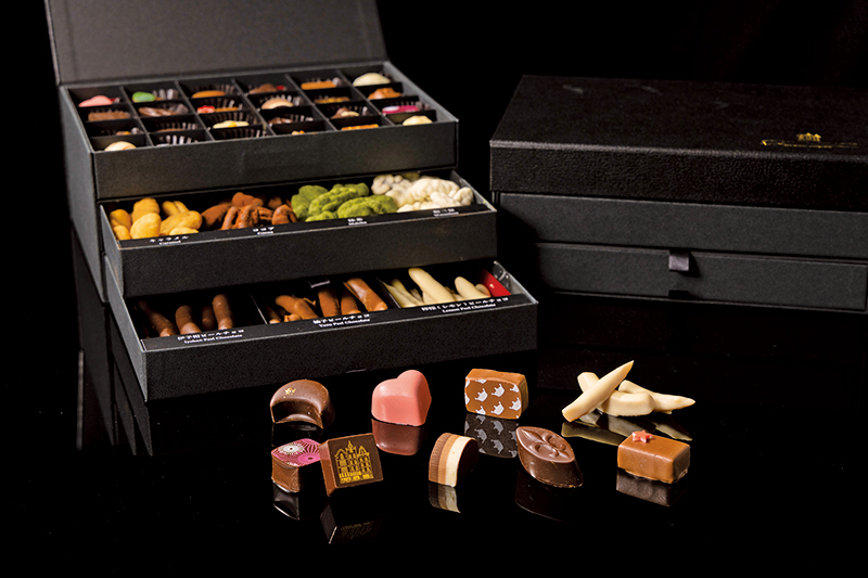 上質なギフトボックスに、厳選ショコラを詰め込んだ