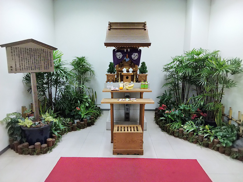 小さな部屋を神社に（羽田航空神社）