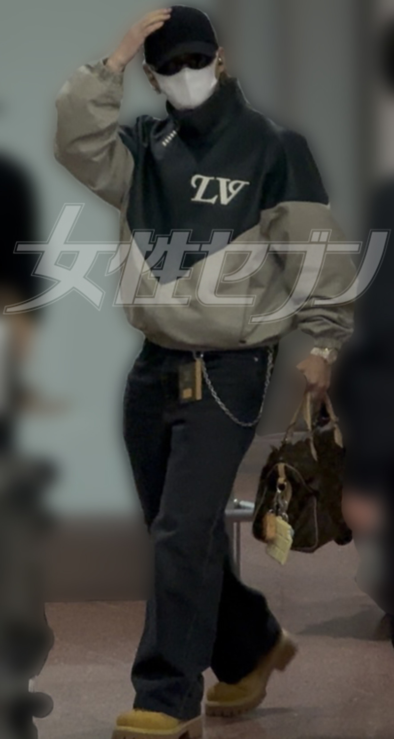 全身ヴィトンの平野紫耀<span data-teams="true">（ファン提供）</span>