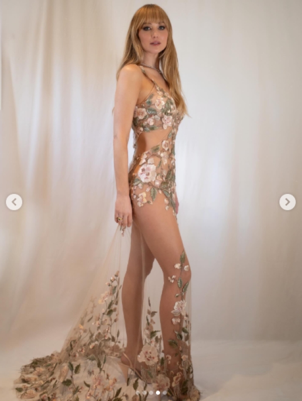 着こなすのは難しい（ジバンシィの公式Instagramより）