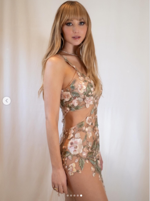 美しいジェニファー・ローレンス（ジバンシィの公式Instagramより）