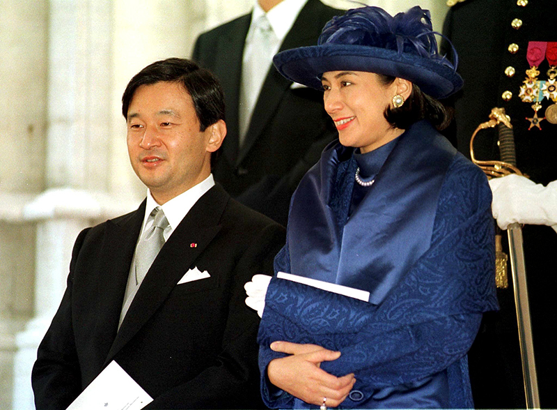 ベルギーで、当時皇太子だったフィリップ国王の結婚式に出席された両陛下（1999年、ベルギー。時事通信フォト）