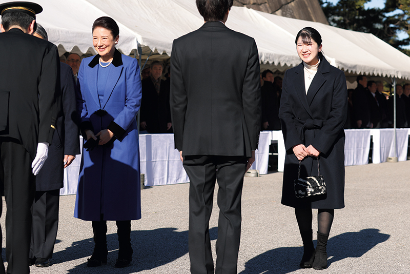 愛子さまがアクセントで持たれているゼブラ柄のバッグは、SNSなどで「カワイイ」と評判になっている