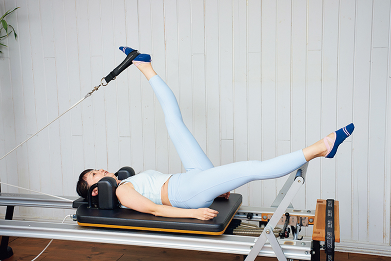ピラティスマシーンと同じ効果！（撮影／北原千恵美）