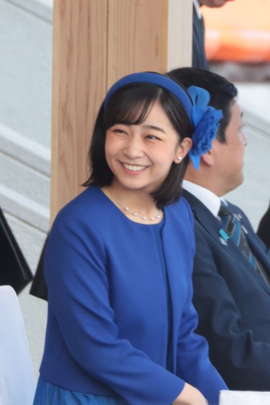 ドレスと同色のヘッドドレスを合わされることが多い。（2023年10月、写真／JMPA）