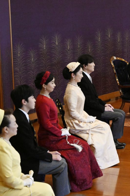 歌会始の儀でもヘッドドレスを着用されたおふたり。（2026年1月、写真／時事通信）