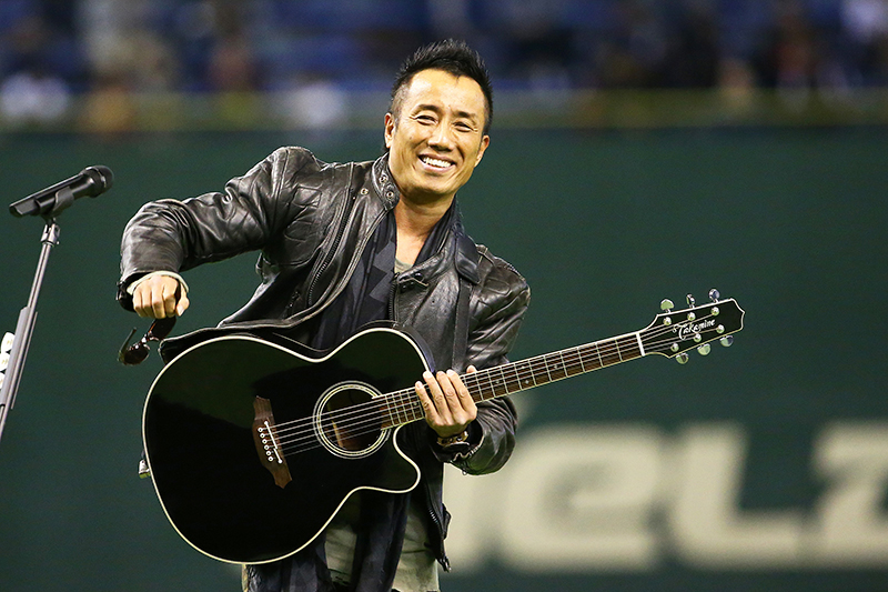 ふたりに慕われた長渕（写真／共同通信社）