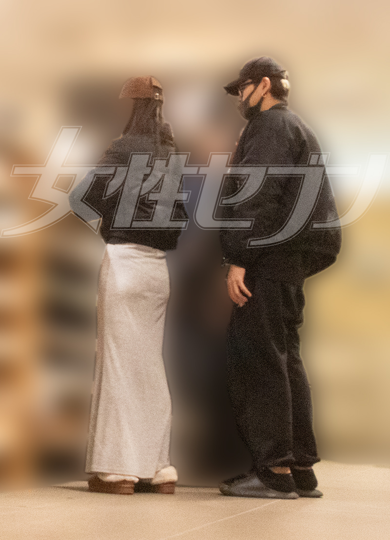 買い物中の郷敦とAさん（2026年1月）