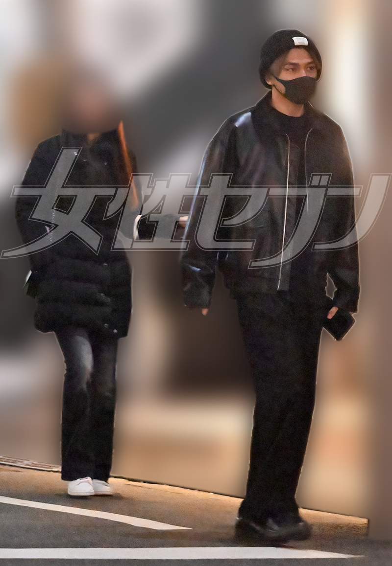 郷敦（右）の誕生日を祝ったAさん（左）（2026年1月）