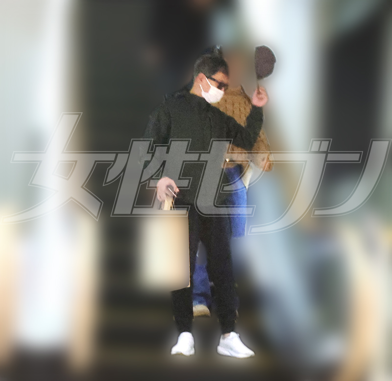 以前はきれいに染められていた頭髪には白髪も目立つ（2025年12月下旬）