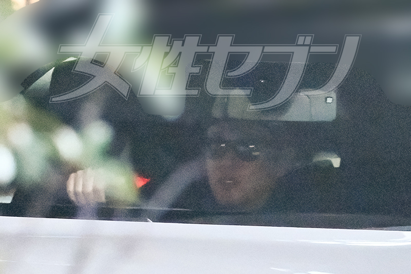 車内で笑顔になる場面も（2025年12月下旬）