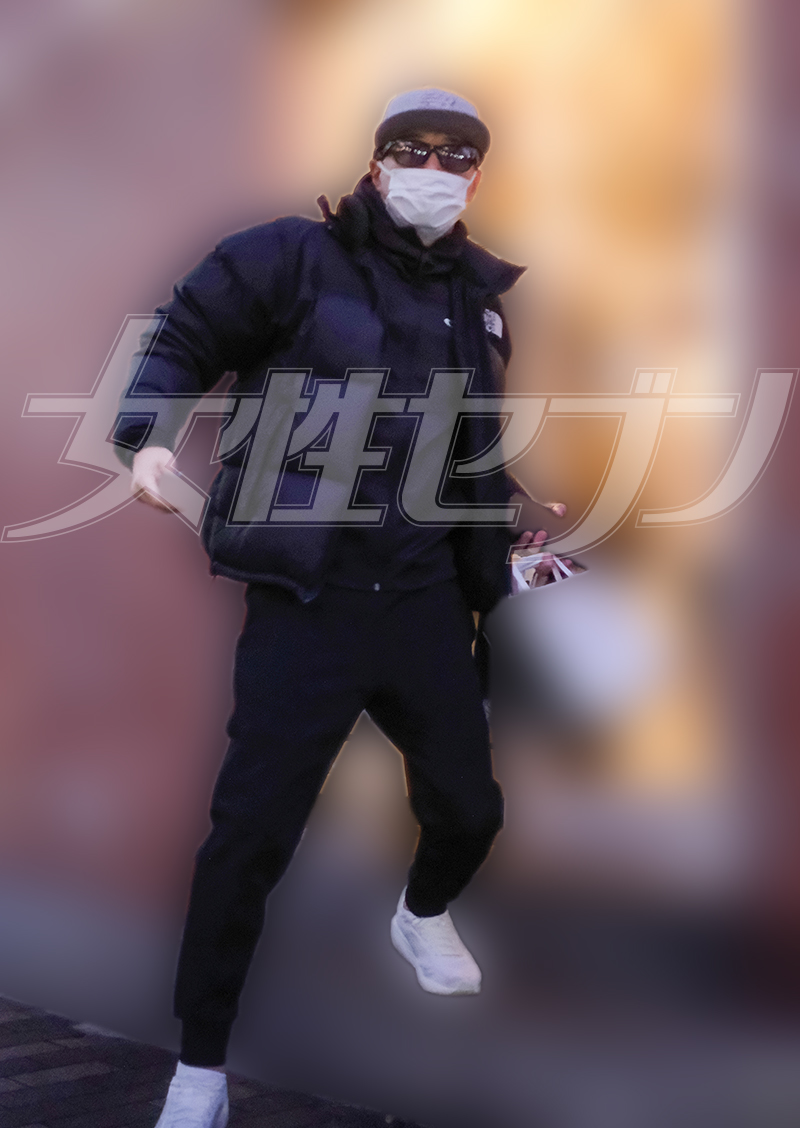 顔を隠した状態の中居（2025年12月下旬）