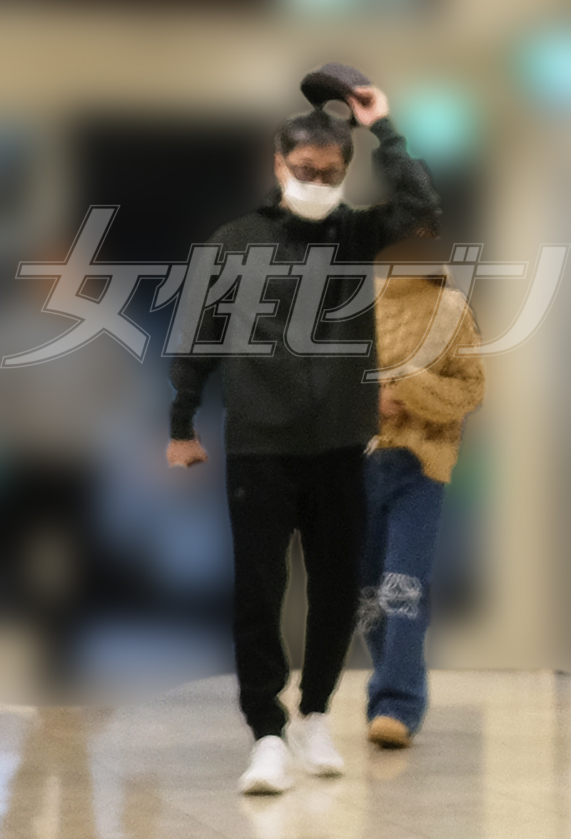 帽子を取ると、白髪が目立つ（2025年12月下旬）