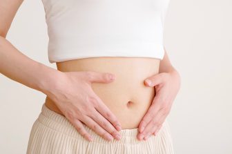 《腸を温めれば便秘や下痢対策、免疫力低下も》”腸温度”を上げる食品や習慣を専門家10人が伝授！圧倒的な支持を集めた1位食材とは？