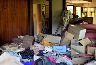 《嫁姑の実録事件簿》ゴミ屋敷で起きた悲劇…台所の床下収納庫から見つかったゴミ袋に包まれた“塊”