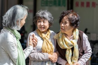 《世界5大長寿地域「ブルーゾーン」に学ぶ長生きの秘訣》カギとなるのは“自然と体を動かす環境が…