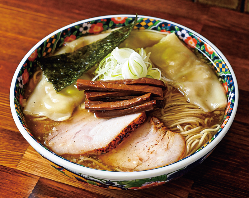 奈つやのもちもち雲吞中華そば　1300円（撮影／田中宏幸）