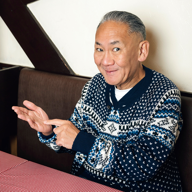 掌に「人」を3回書いて呑むゲン担ぎ。「右利きだから左手に書いてたら、先輩が“噺家だろ、利き（聴き）手を呑むんだよ”って、目からウロコ。いまだに左に書いてるけどね（笑い）」