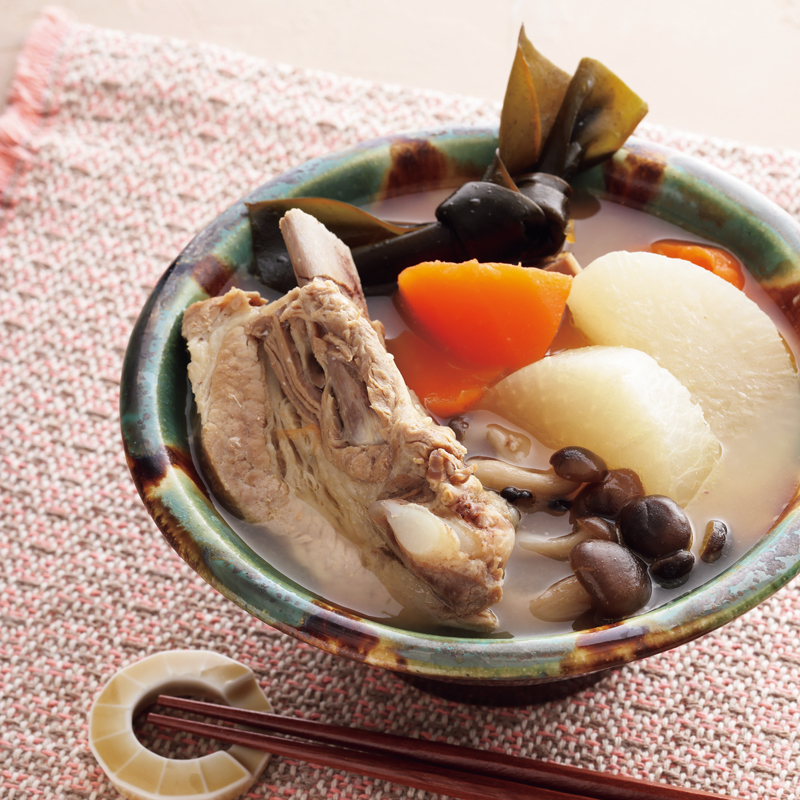 昆布（喜ぶ）、大根（大きく根を張る）、豚肉（トントン拍子）、かつおだし（勝つ）