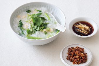 《旨みと栄養を具材でプラス》中華風おかゆ4種とアレンジして楽しいトッピングレシピ
