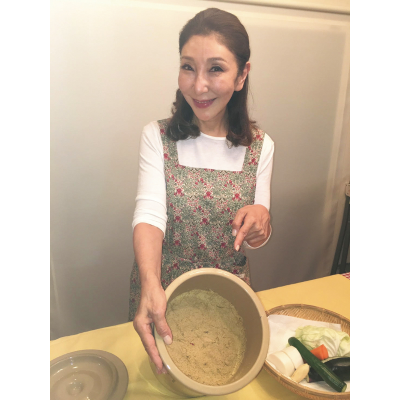 「わが家には、祖母が関東大震災のときに担いで逃げたという伝説のぬか床がありまして、いまも家族全員で食しております」