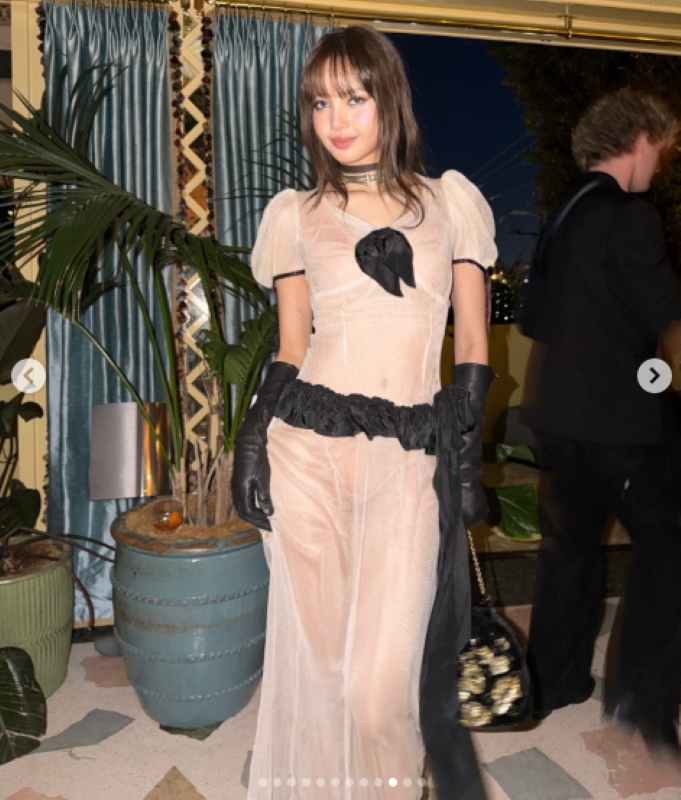 リサも抜群のスタイル（Instagramより）