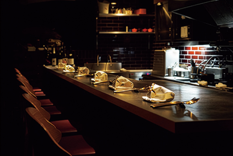 「Saint FAUCON」（サン フォコン）の内観