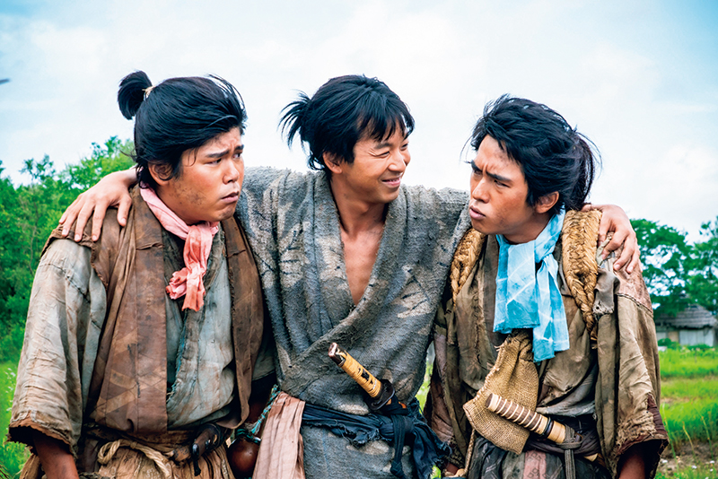 貧しい暮らしを送っていた小一郎ら（写真／NHK）