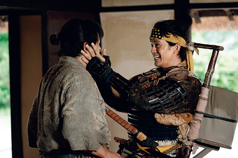 兄の突然の帰還！物語が動き出す（写真／NHK）