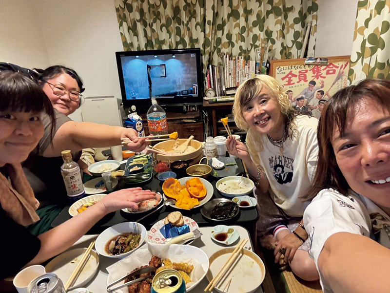 （左から）関さん、メイプル超合金・安藤なつさん、野沢直子さん、椿鬼奴さん