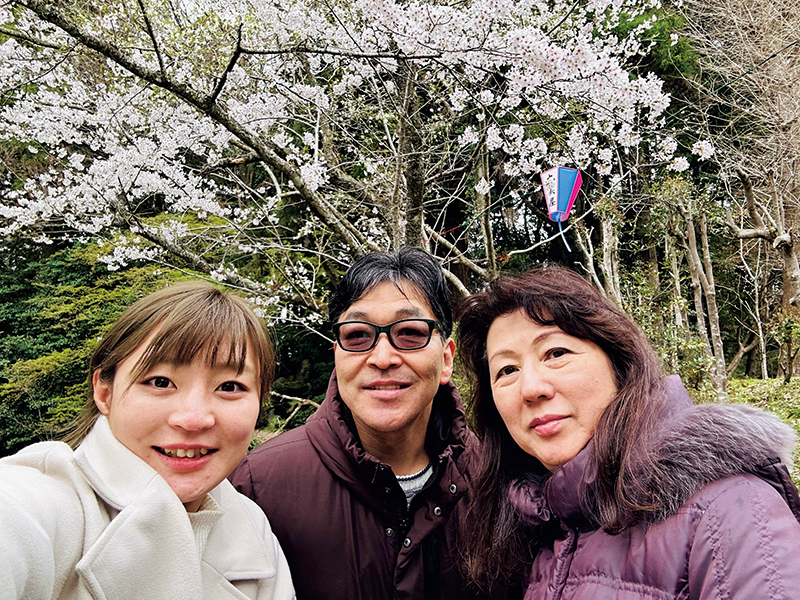 2025年4月に行われた『全日本女子選手権』の祈願に訪れた際の一枚。「参拝日は家族でスケジュールを合わせ、試合前のお日柄のいい日を選びます」（角田さん・以下同）