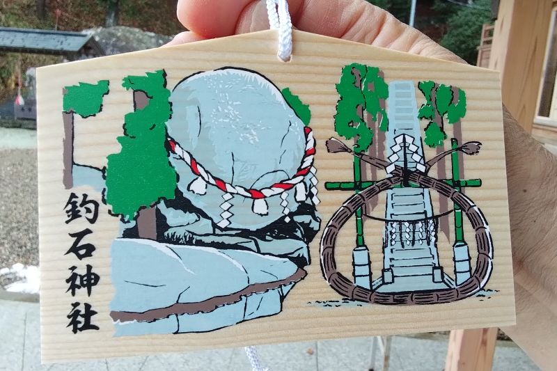 絵馬には巨石が描かれている。（2025年12月、宮城県石巻市）