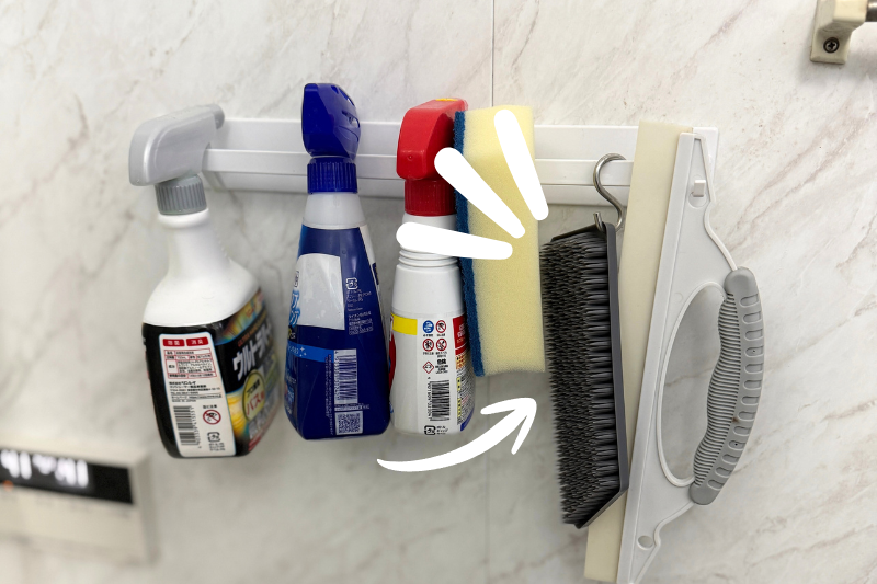 使い終わったら吊り下げ収納に。浴室に置いておいてもカビないのでストレスフリーに