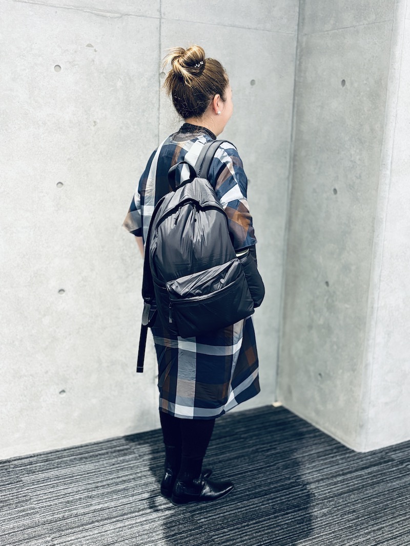 筆者にとって、まさに理想の「上品で女性らしい」黒リュック