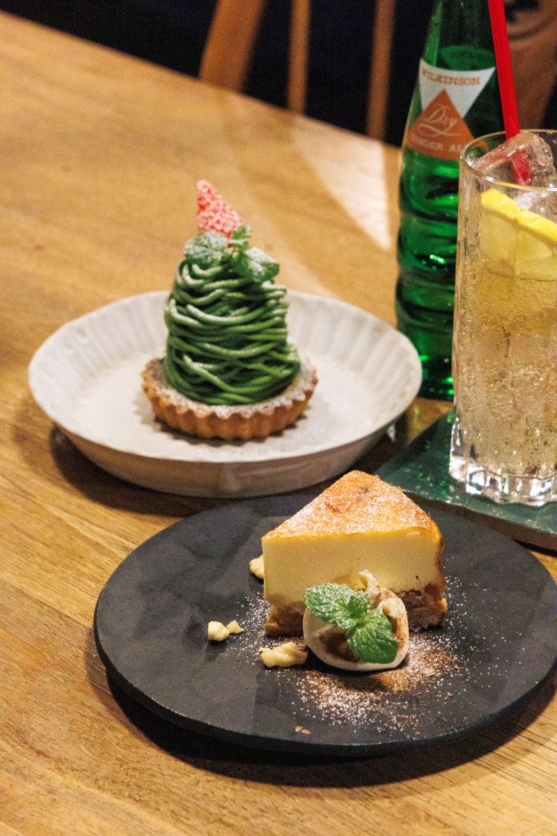 季節のタルトやケーキも絶品。