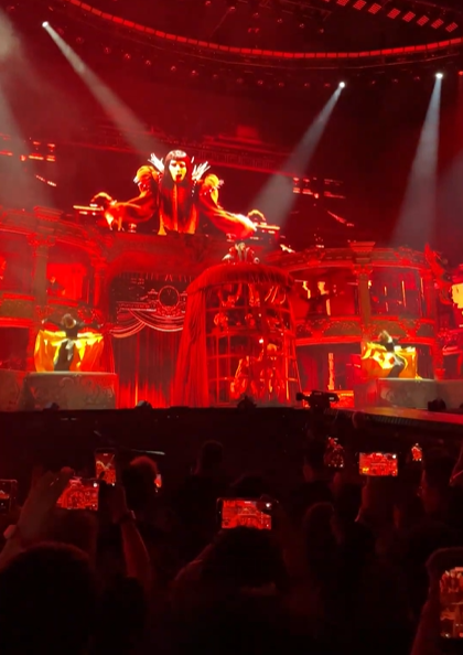 熱狂に包まれたライブ会場（西村社長TikTokより）