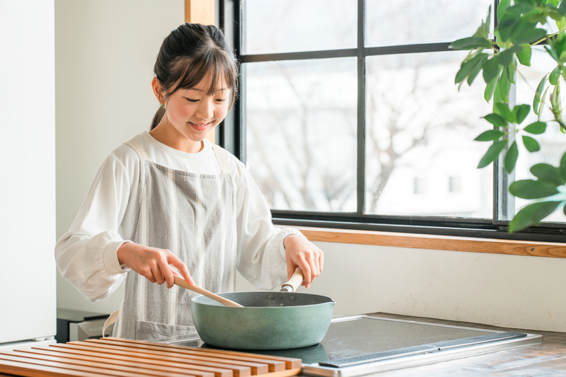 番組の演出で子供が家事・育児をしていた（写真／イメージマート）