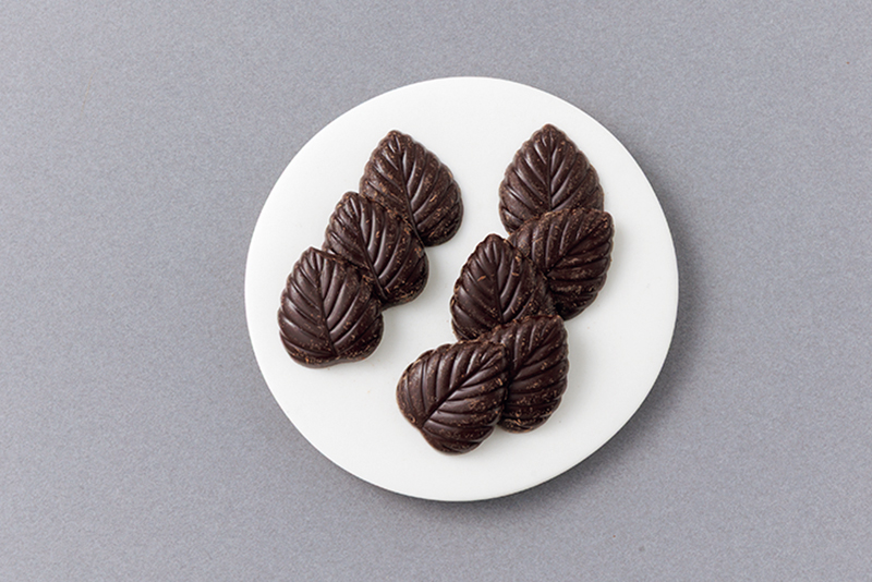 「アマリエ」リーブス・70％ダーク　チョコレート缶（撮影／玉井幹郎）