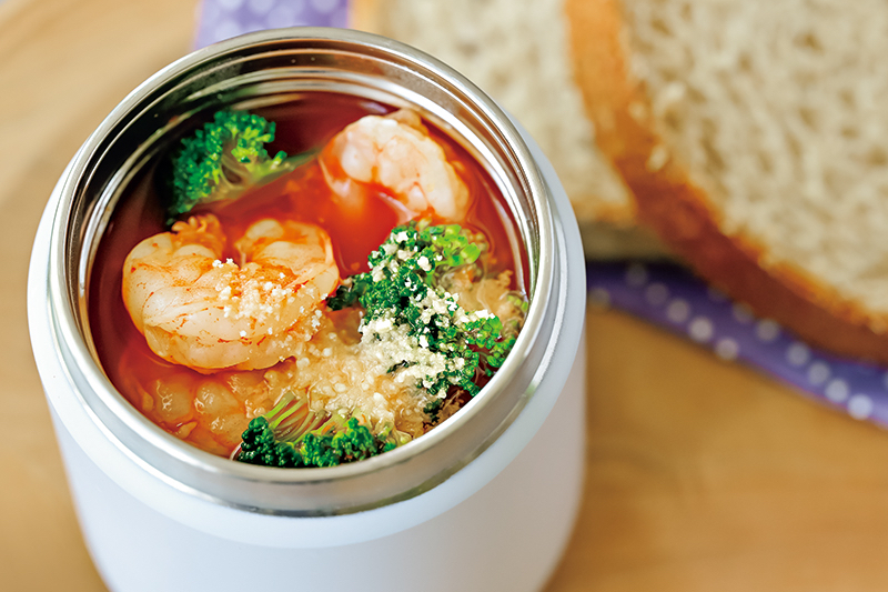 プリプリのえびがうれしい「えびとブロッコリーのトマトスープ」