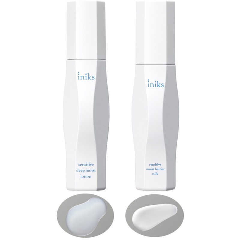 『iniks センシティブ ディープモイスト ローション』（敏感肌用化粧水）120ml 4070円 （左）、『iniks センシティブ モイストバリア ミルク』（敏感肌用乳液）80ml 4400円 （右）