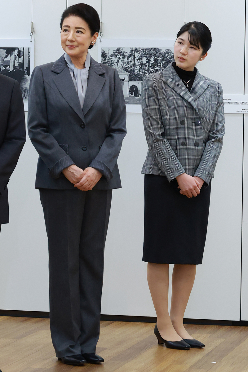 ご公務に同行され、愛子さまは雅子さまを支えていらっしゃる（2025年12月、東京・千代田区。撮影／JMPA）