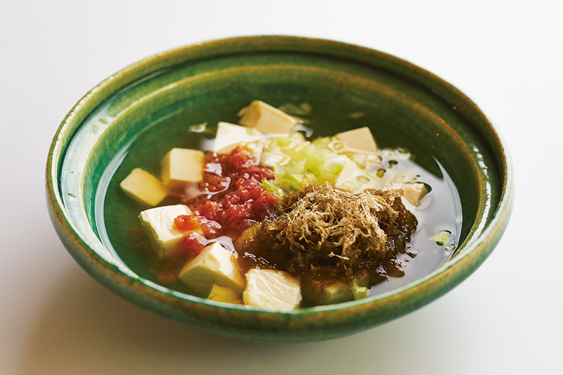 夜食にもぴったりの「豆腐ととろろ昆布の梅仕立て」