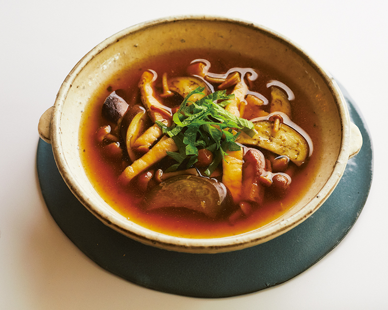 「焼き油揚げとなすのしょうがスープ」