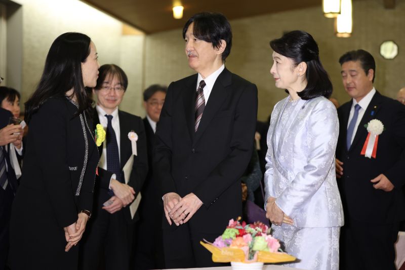 光沢のある布地で高級感を演出。（2026年2月、写真／JMPA）