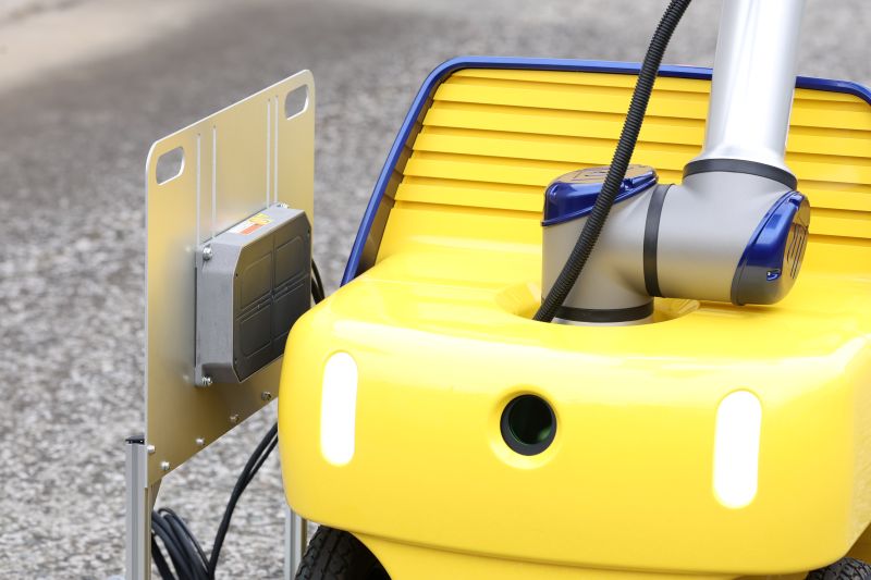 充電は非接触式。