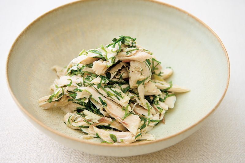 たっぷりの香味野菜がポイント「蒸し鶏の香味野菜和え」